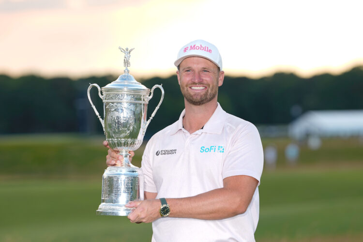 Clark barely avoids record collapse at Shinnecock